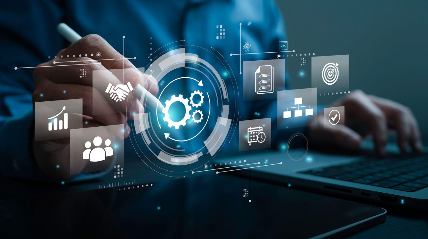 Quatre icônes représentant les piliers d'une gestion centralisée : temps, flexibilité, conformité, accompagnement.